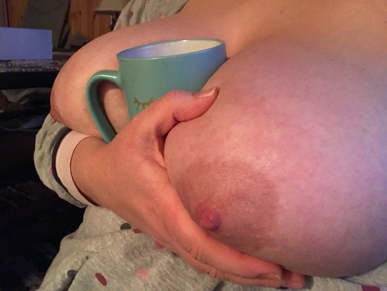 mamma-mia1:  Just enjoying my morning coffee. Have an awesome weekend everyone!💋