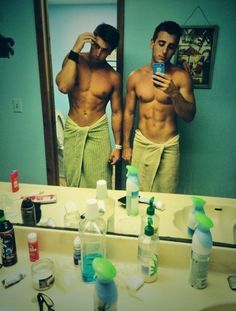 male-celebs-naked:  Joey Miuccio 1See more here