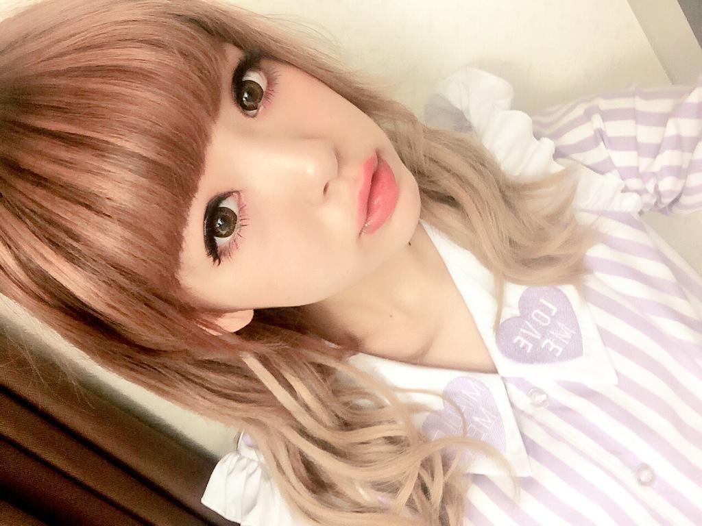 FAT EMOJI QUEEN ☆〜(ゝ。∂)