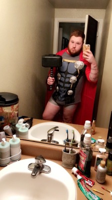 stushi-roll:I’m Thor, and I’m looking