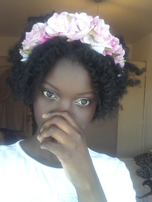 thedarkerbrother89:  gimmeallyoresidualz:  itslaroneppl:  parislovesyouxo:  flowerbattblog:  My hair is so nice today ♡  You’re stunning omg!  My gawd, she is breathtaking  Her skin is beautiful  LOOK AT HER LOOK AT GOD.