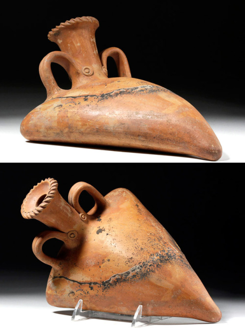 archaicwonder:Hellenistic Greek Redware Askos, 4th-3rd Century BCWith a zoomorphic appearance that l