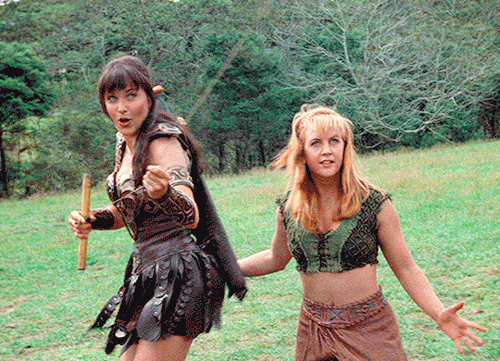 aflawedfashion:Xena and Gabrielle fly a kite