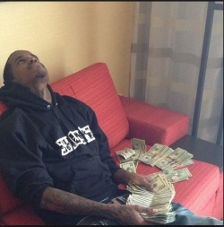thvtprettymfer:  me on valentines day.. “look at all this money I saved by switching to single” 