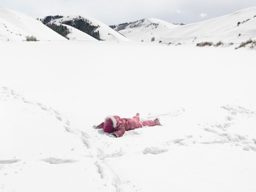bonerh:  adreciclarte:  Frontcountry by Lucas Foglia   x