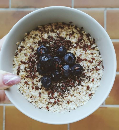 good morning #goodmorning #morning #brekkie #breakfast #cereals #oatmeal #meal #oatflakes #blueberri