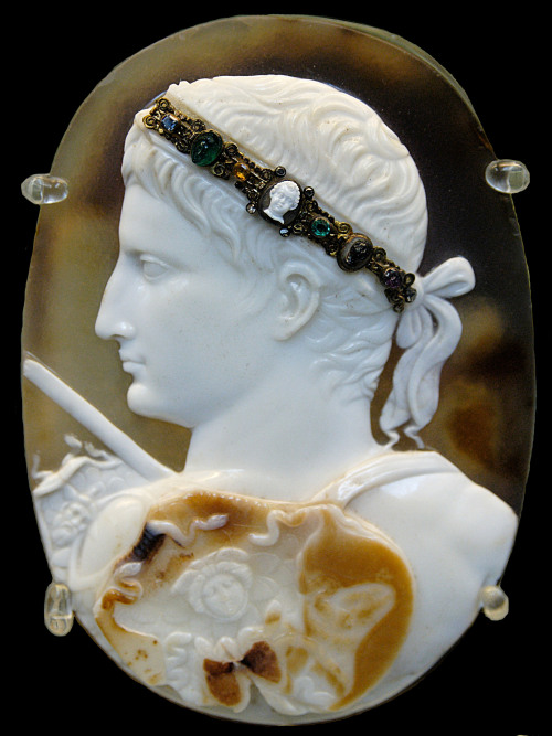 ohsoromanov:The Blacas Cameo showing Augustus wearing a gorgoneion on a three layered sardonyx cameo
