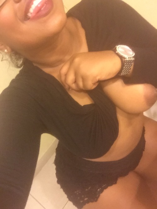 xkguyanese-sinx:  bad lil bitccch with her adult photos