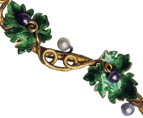 cair–paravel: Parure, Jean-Valentin Morel, c. 1850. Gold, emeralds, purple pearls and enamel.