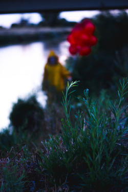 reneenime:  Im so pumped on the new it movie and I’m in love with this photoshoot!! Bless my photographer for these photos. Also I am legit standing in a cold ass river!  Cosplayer: Reneenime Photographer: _smrphy