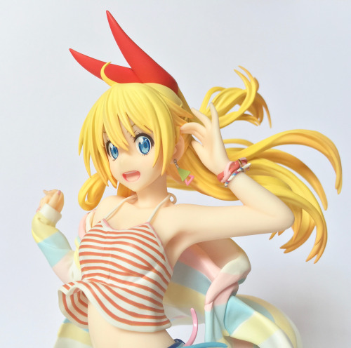 Hello everyone!I’m back with another figure review and this time we have our tsundere Chitoge Kirisa