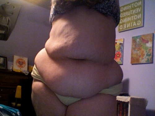 ussbbw:   Parallelpark is celebrating herself. Those watching are revering back. 