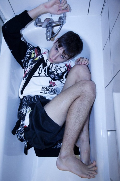 malemodelfeet:  Oliver Beard