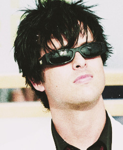 no1animallover:The 2005 (Im to cool to take my sunnies off) Billie Joe Armstrong - A classic as some
