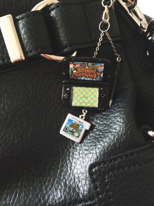 trinketgeek: These tiny 3DS charms are the cutest thing ever! :D3DS charms for pikmin