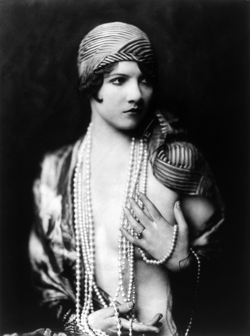 mistgates:  Alfred Cheney Johnston