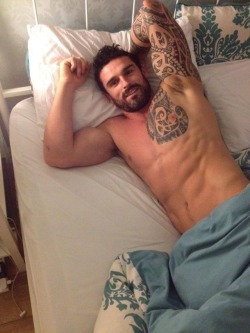 redwine54:  redwine54.tumblr.comMind if I curl up with you?