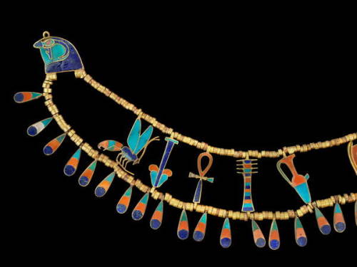 Necklace of Princess Khnumit, detailThe beautiful necklace of Princess Khnumit was found on her mumm