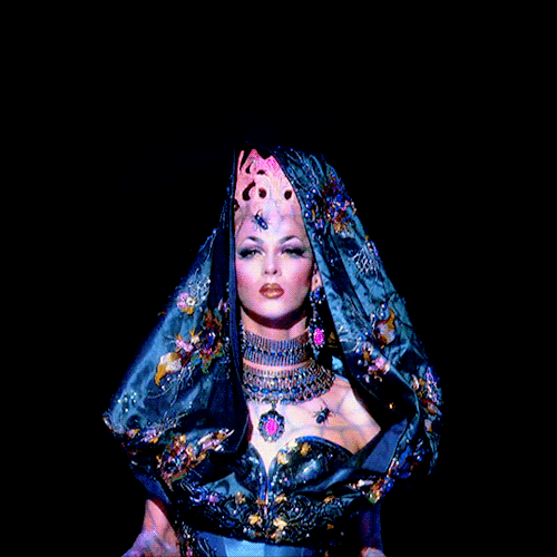 sofast–somaybe:   Violet Chachki making the grandest of entrances. 