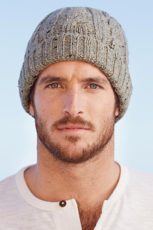 sweatyhairylickable:  http://sweatyhairylickable.tumblr.com for more hairy sweaty dudes! 