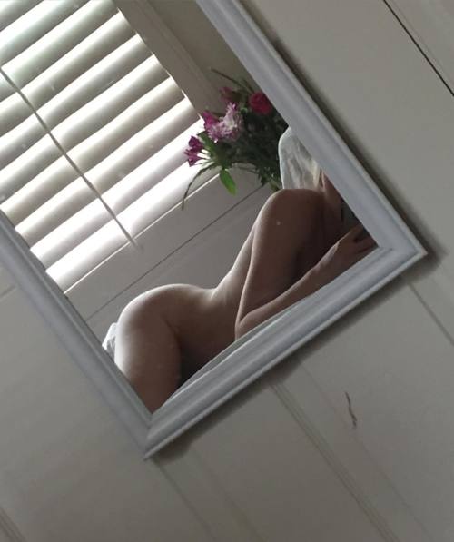 fxckmeharder:  I don’t want to get up😴