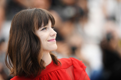  Stacy Martin attends the “Redoutable (Le Redoutable)” photocall during the 70th annual 