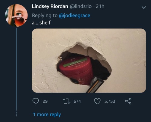 Women On Twitter Are Sharing Weird Things Theyve Seen In Bathrooms At Guys Houses And Im Fucking Screaming