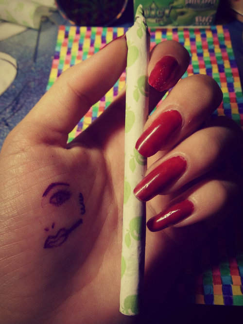haetten:  my joint on We Heart It. http://weheartit.com/entry/81618410?utm_campaign=share&utm_medium=image_share&utm_source=tumblr