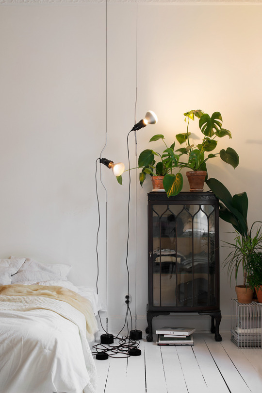 nativemoonmag:  WAYS TO VAMP UP YOUR BEDROOM(written by Chloe) Revamping your bedroom