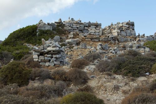 whatshouldwecallhomer:last-of-the-romans:The Tomb of Homer in Ios, Greece. What should we call 