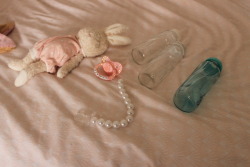 babyyourdoll:  Playtime with a sparklePacifier Clip/ Bottle