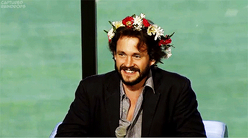 capturedraindrops:Hugh Dancy & Flower CrownSDCC, Hannibal Tumblr Meet-up at Nerd HQ