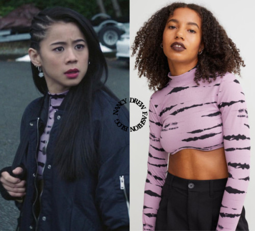  Who: Leah Lewis as George FanWhat: H&M Long-sleeved Crop Top - Sold OutWhere: 3x11 “The Speellb