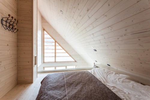 goodwoodwould:Good wood - a blissful luxury cabin in the Slovenian wilderness, introducing the aptly