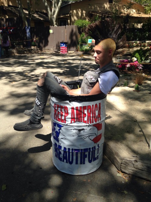 fucktheflagandfuckyou:  Keeping America beautiful. One anarchist at a time 