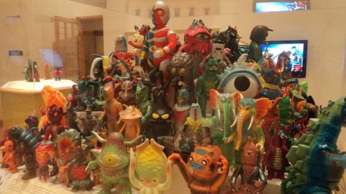 Morikami Museum - Japanese Vinyl Toy Exhibit in 2010 It was the coolest museum exhibit ever ;__;