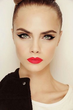 Makeup på We Heart It http://weheartit.com/entry/84387775/via/Nollss