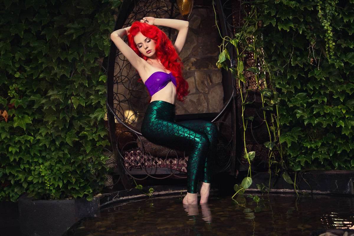 blackmilkclothing:  Guess what’s back in stock! The Mermemerald Leggings! &lt;3