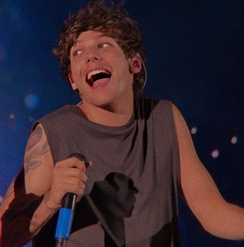 fun fact #28: Louis Tomlinson invented being cute (✿◕‿◕✿)