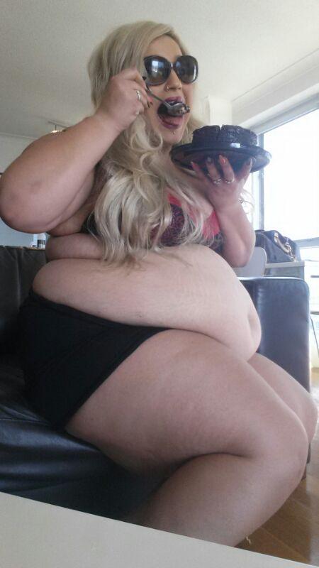 bricout:  cette grosse piggy ne pense plus quâ€™a manger 