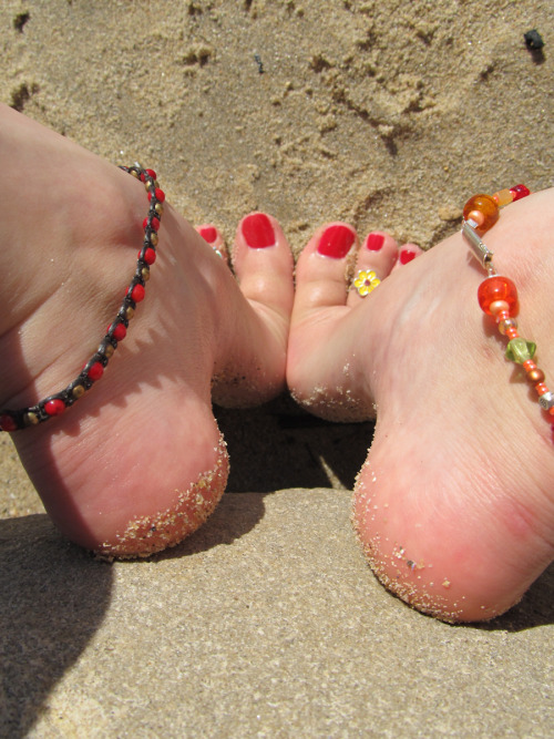 worldoffeet:  Red painted toenails adult photos