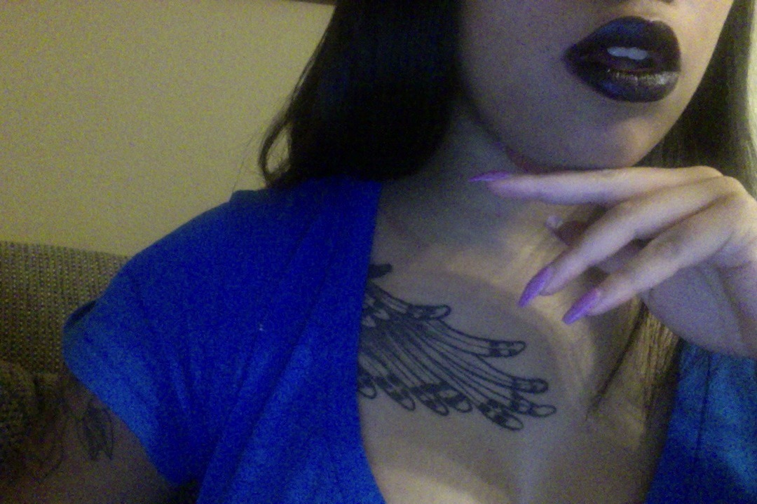 lenadreamsingold:  unfriendly black hottie looks. brows + black lips = nothing else
