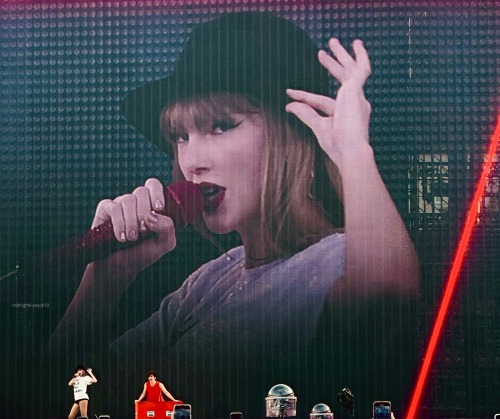 Celebrating #RedTaylorsVersion Season By Sharing My Favorite Pictures From The Red Set