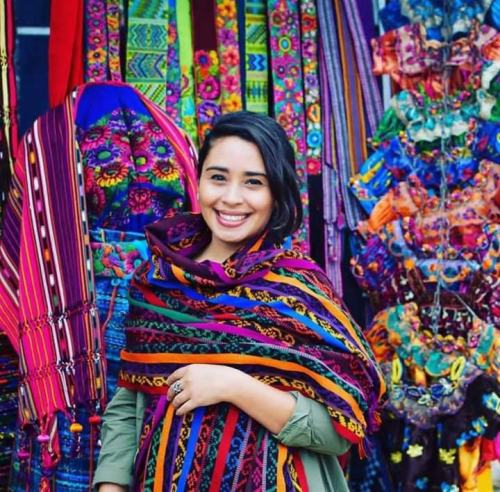 La elegancia y el multicolor que hace brillar a la mujer Maya.*Nuevo Blog: https://mexicoporsiempre.