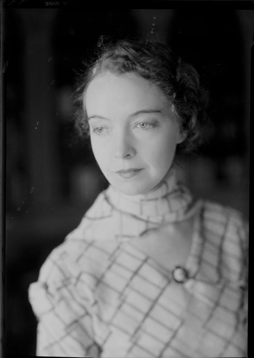 adrian-paul-botta:Lillian Gish Portraits by Nell Dorr 1930 (Nell Dorr Estate) Amon Carter TX