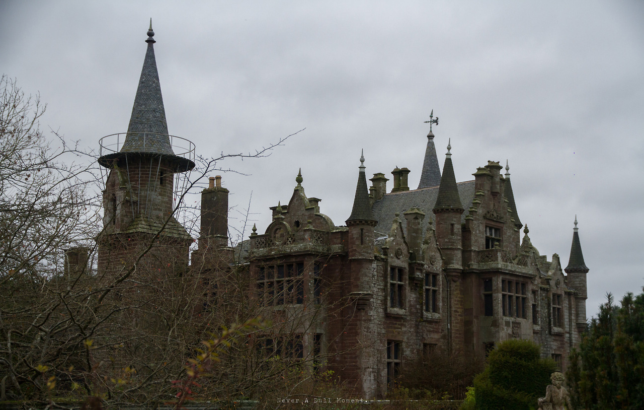 neveradullmo:
“Abandoned Castle.
”