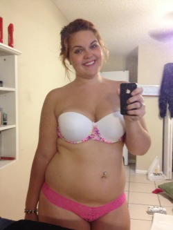 mexpwr:  lilleaf:  I wish this bra was a bathing suit  Wow  Sexy thick babe!!!!!