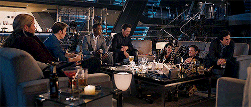tonystarkz:Tony Stark + people important to him