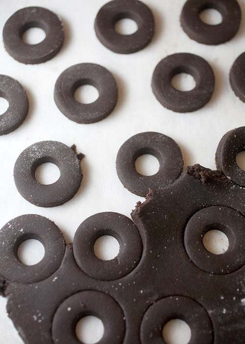 foodffs:  Decorating Doughnuts Really nice recipes. Every hour.