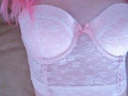 fragile-nymphett:*O* I love this bustier~